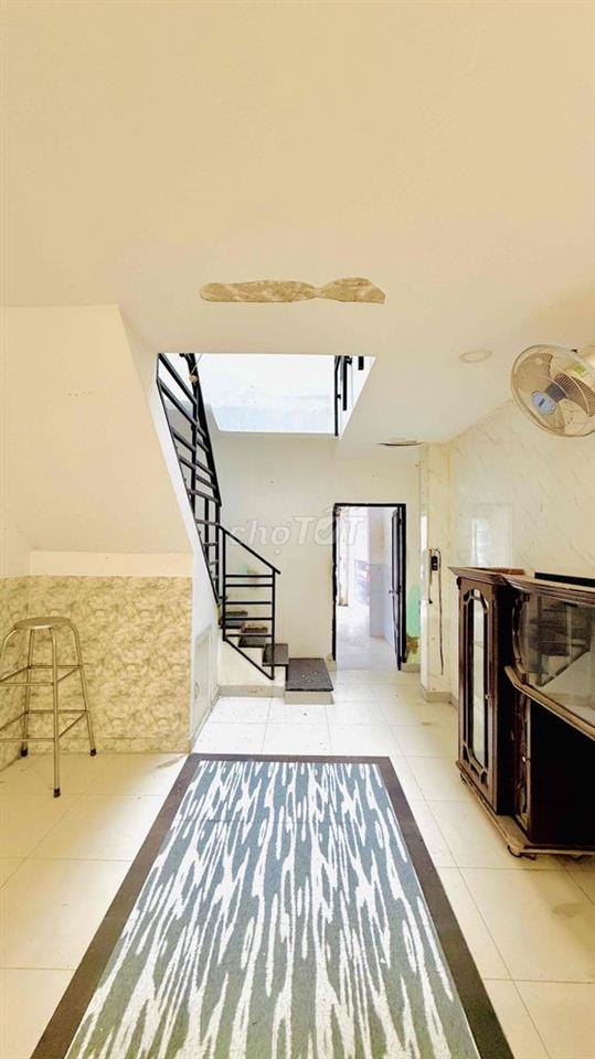 Cho thuê nhà nguyên căn 2 tầng 70m2 - 2 mặt tiền ngay chợ Bà Chiểu