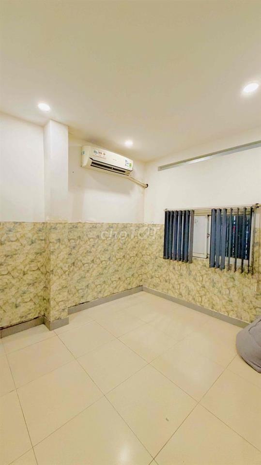 Cho thuê nhà nguyên căn 2 tầng 70m2 - 2 mặt tiền ngay chợ Bà Chiểu