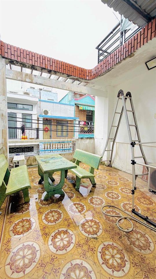 Cho thuê nhà nguyên căn 2 tầng 70m2 - 2 mặt tiền ngay chợ Bà Chiểu