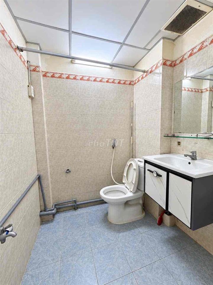 Chu thuê gấp tầng trệt Chung Cư Bắc Đinh Bộ Lĩnh - 52m2 ngang hiếm 7m