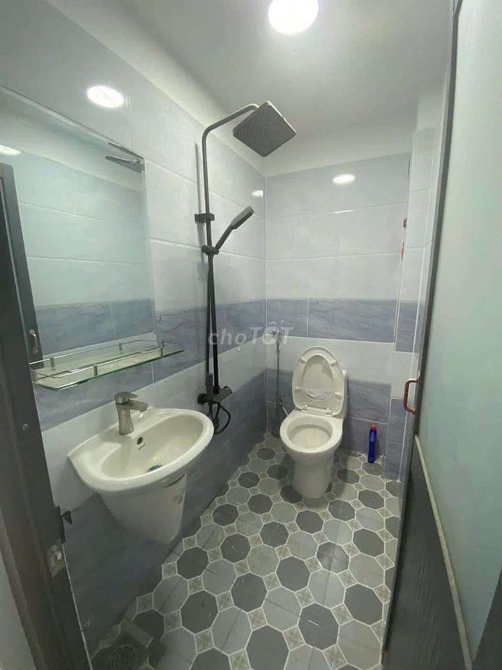 Gửi dv 30tr nhờ dẫn dùm nhà mặt tiền đs 53 4x9m đúc lững buôn bán kd