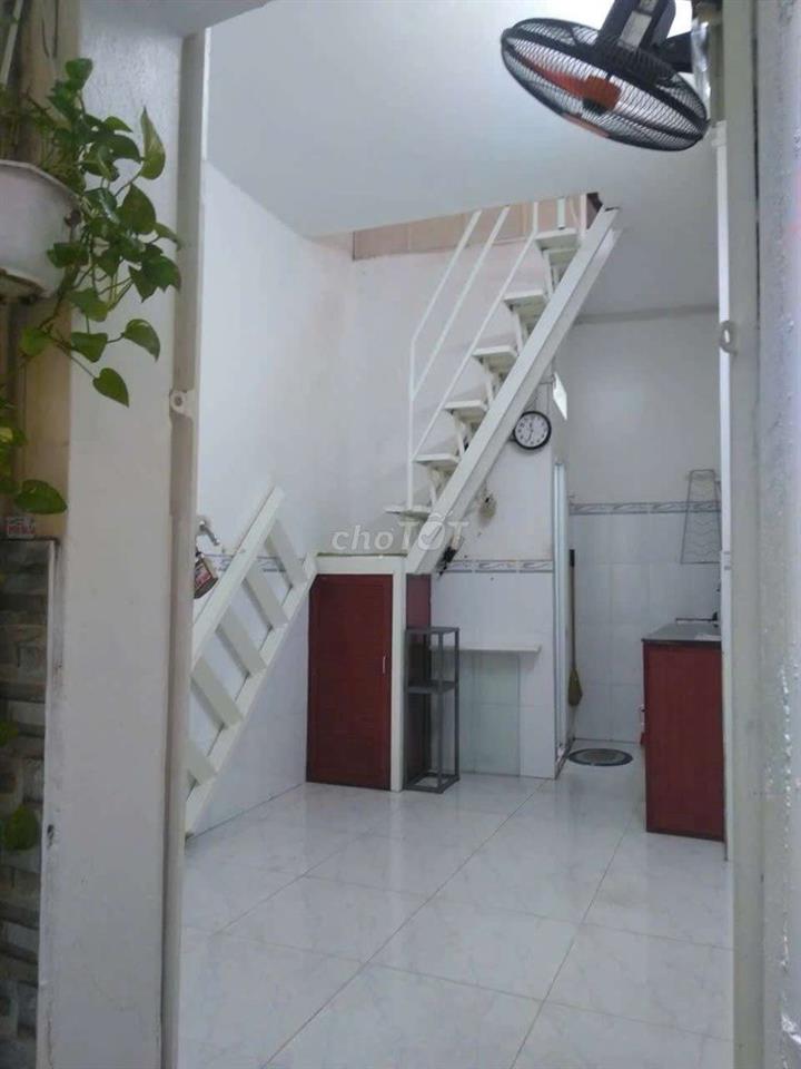 Nhà Tú Mỡ sổ riêng đúc 2 lầu hoàn công đủ