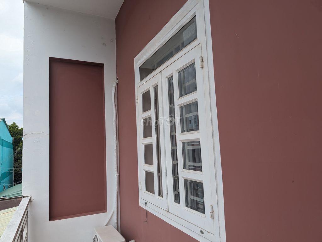 Cần bán nhà 1 trệt 1 lầu, sân rộng, khu trung tâm Thủ Dầu Một