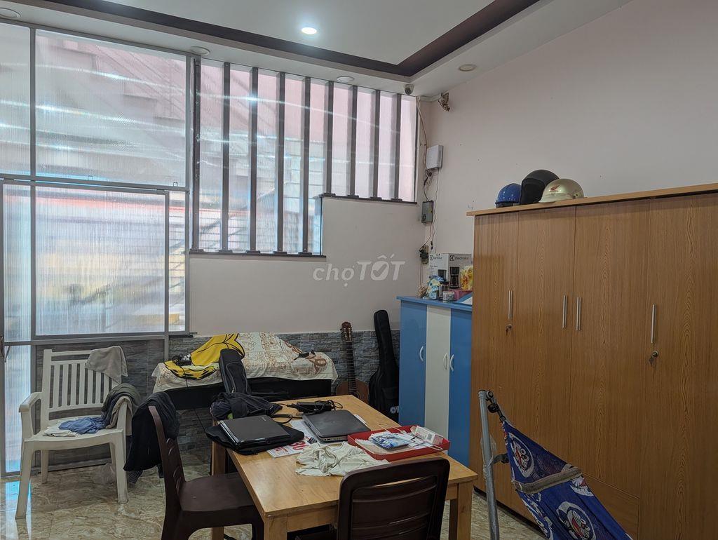 Cần bán nhà 1 trệt 1 lầu, sân rộng, khu trung tâm Thủ Dầu Một