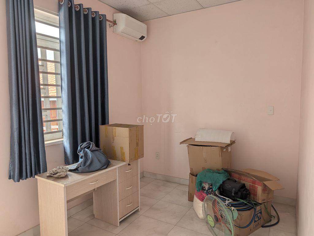 Cần bán nhà 1 trệt 1 lầu, sân rộng, khu trung tâm Thủ Dầu Một