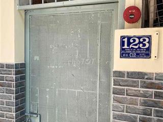 phòng có gác bếp WC riềng không chung chủ giờ tự do. Gần KCX Tân Thuận