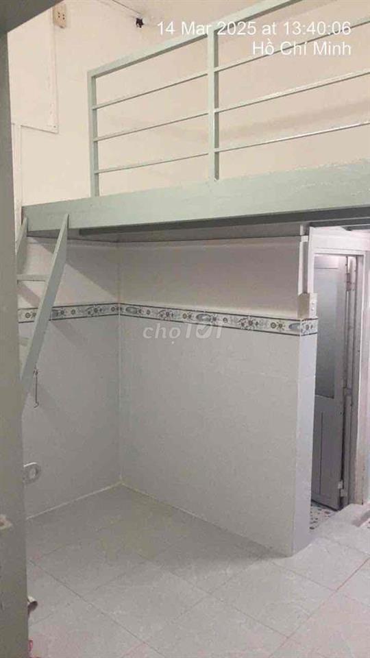 phòng có gác bếp WC riềng không chung chủ giờ tự do. Gần KCX Tân Thuận