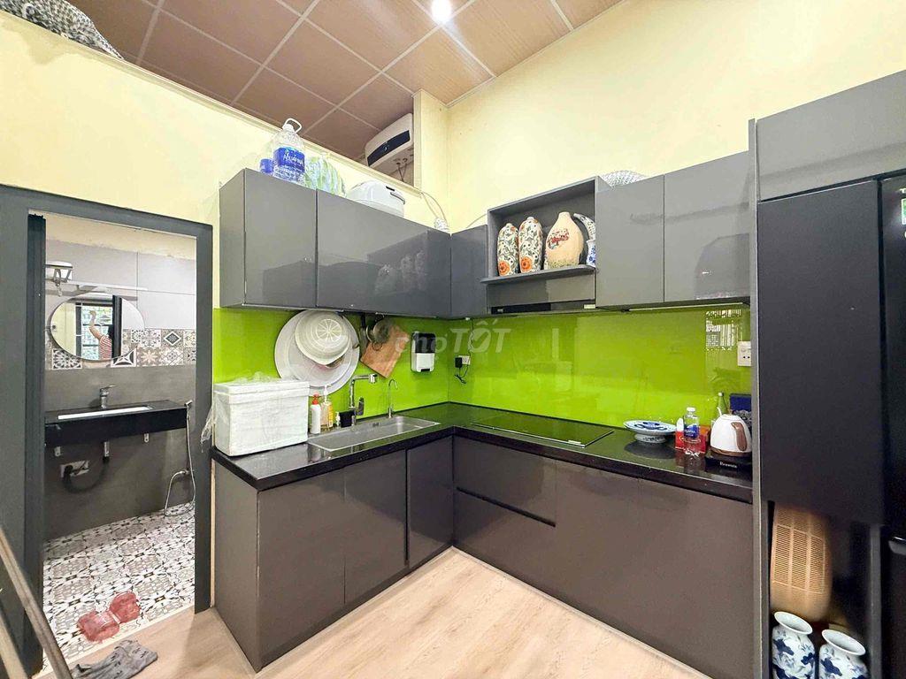 bán nhà gác lững 2 mặt tiền 313 nguyễn hoàng
