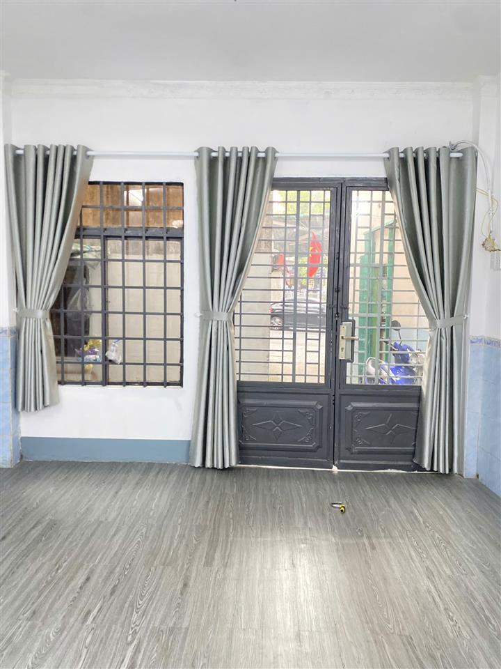 Cho thuê nhà mặt tiền thụt Hoàng Sa Tân Bình, 4x15m, 12tr