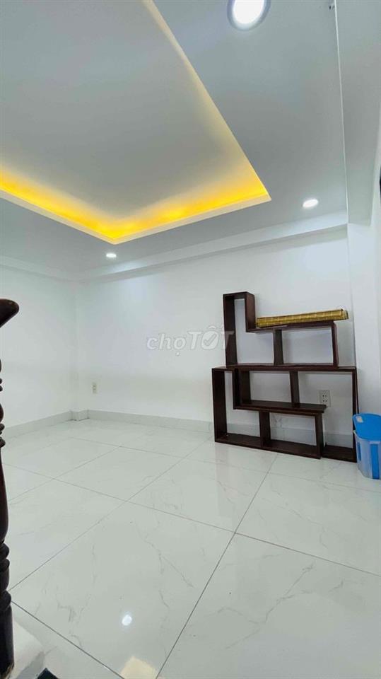 Cho thuê nguyên căn hẻm xe hơi Ni Sư Huỳnh Liên,có nội thất