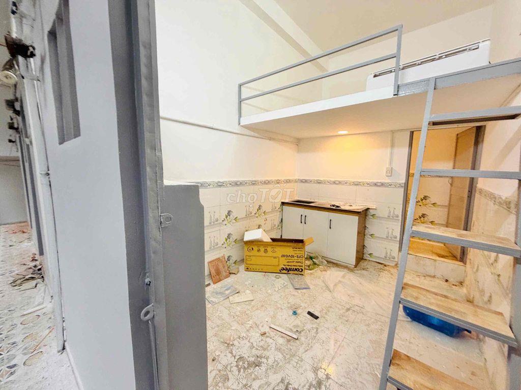 q6 - lội bộ qua đh Mở - cách Q5 chưa đến 5p đi xe