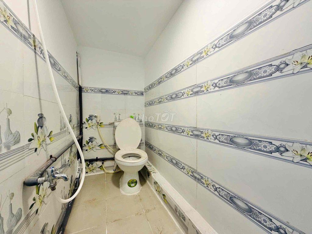 q6 - lội bộ qua đh Mở - cách Q5 chưa đến 5p đi xe