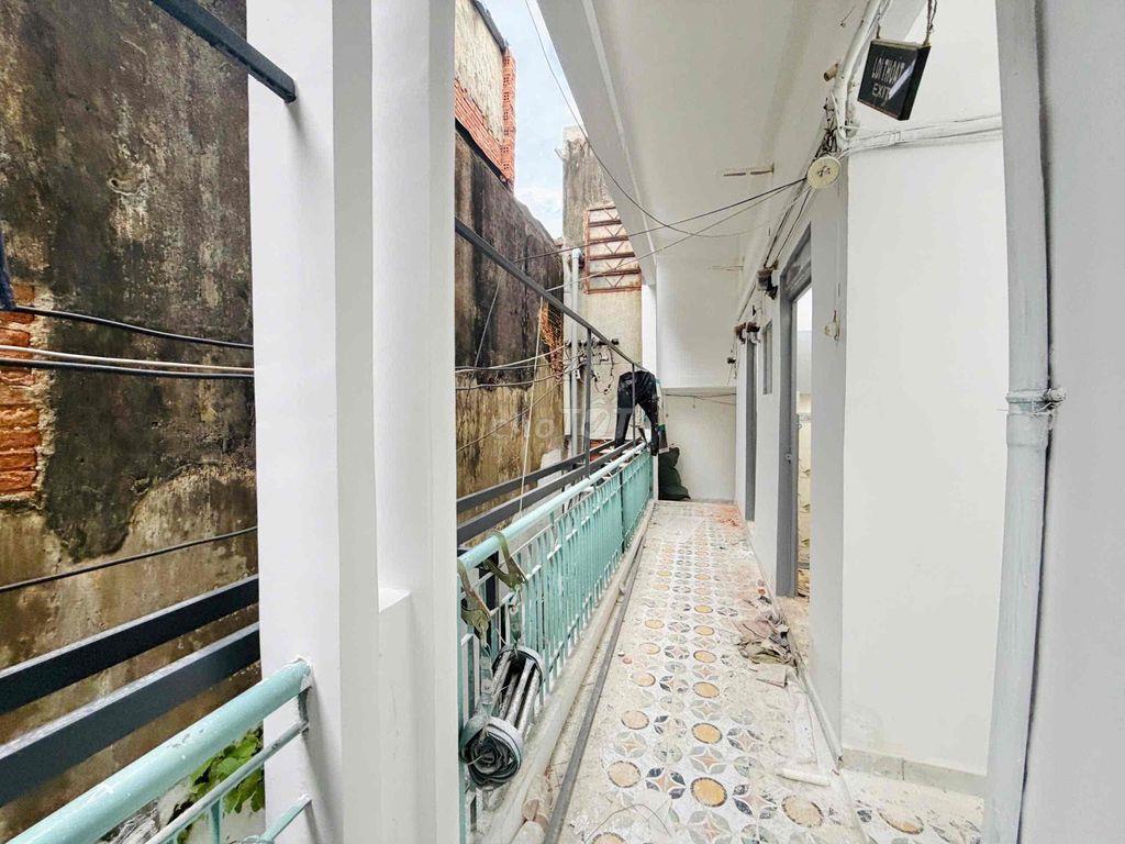 q6 - lội bộ qua đh Mở - cách Q5 chưa đến 5p đi xe