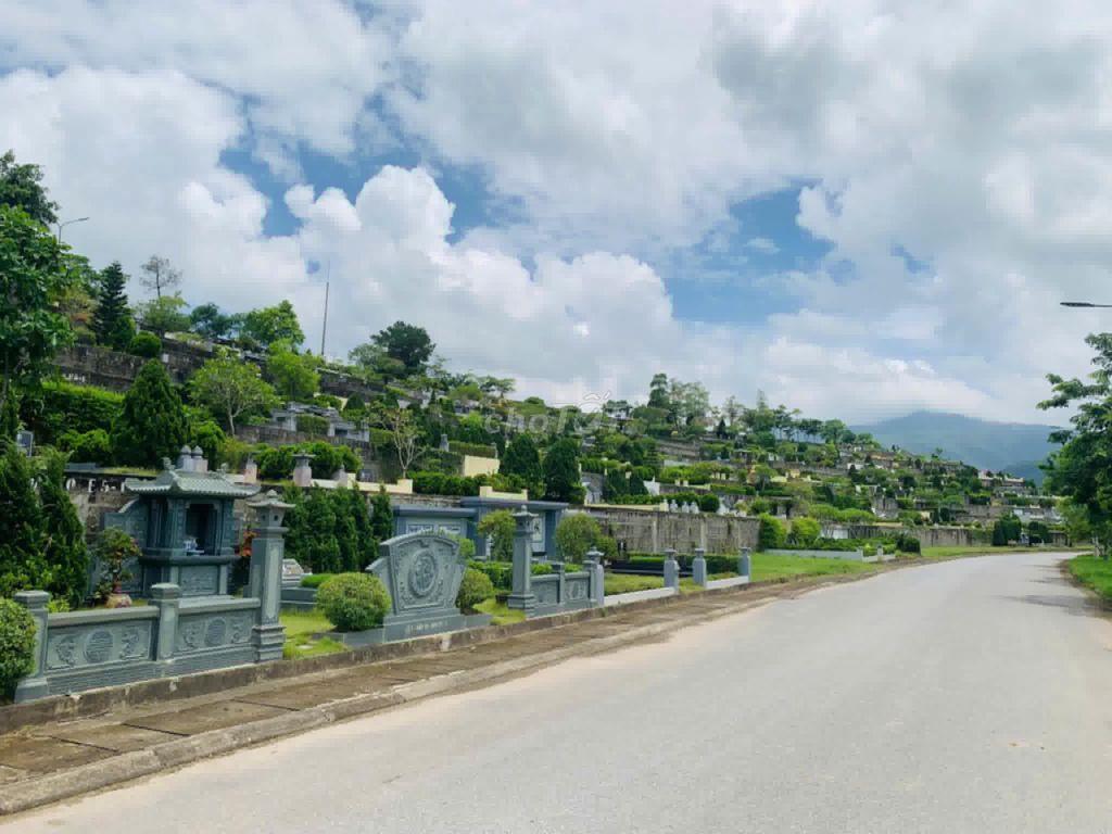 Bán Khuôn viên đất tại Nghĩa Trang Lạc Hồng Viên
