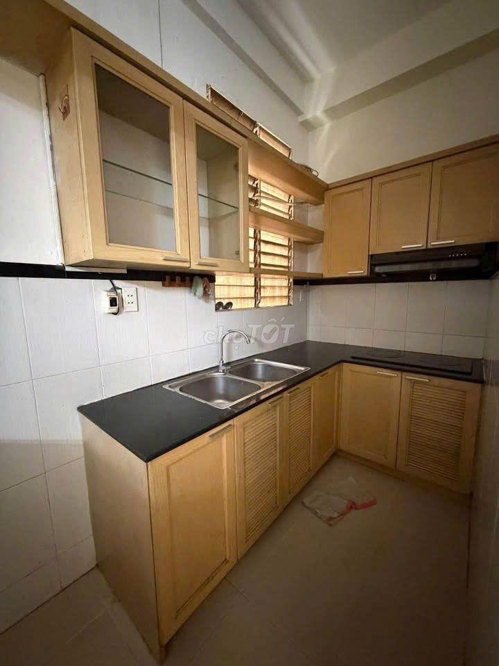 Chung Cư Võ Thị Sáu Quận 3, Ko nội thất thang bộ 1PN Giá thuê 10 tr/th