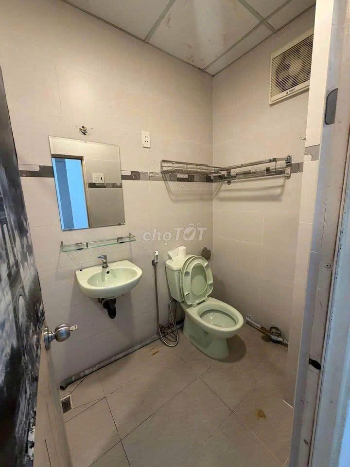 Chung Cư Võ Thị Sáu Quận 3, Ko nội thất thang bộ 1PN Giá thuê 10 tr/th
