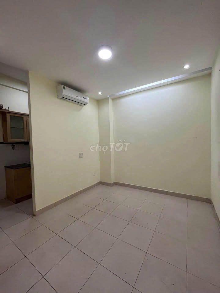 Chung Cư Võ Thị Sáu Quận 3, Ko nội thất thang bộ 1PN Giá thuê 10 tr/th