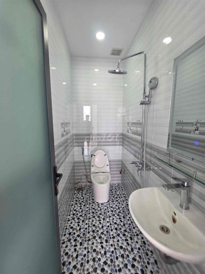 🔥 NHÀ MỚI 5 TẦNG – THANG MÁY – HXH QUAY ĐẦU – SAU LƯNG EMART PHAN VĂN