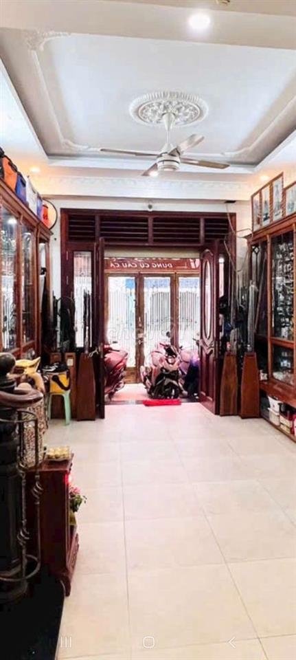 DT : 4 x 18m , 4tang , 4ph 3wc- MT Sơn Hưng - GIÁ : 17,5tr
