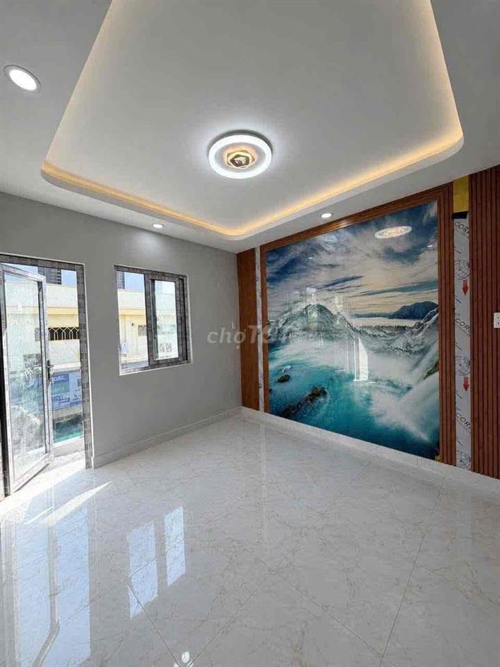 Chỉ 3 tỷ 3 có nhà mặt tiền kinh doanh 3 lầu  sổ hồng ngay khu Tên Lửa,