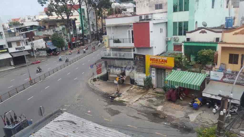 Mat tiền đường quận 6 view sông ( 4 tỷ 999 ) ngang 3m2 dài 12m hiện tr
