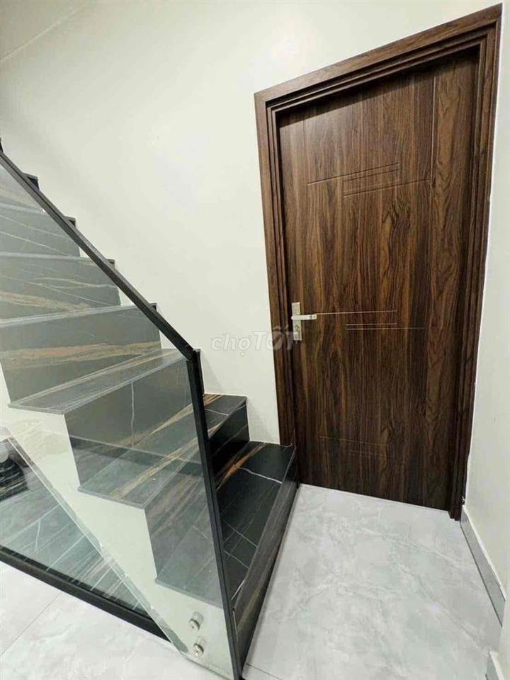 ngang 4m55 dài 8m 1 trệt 2 lầu  Đường sạch, ô tô ngủ trong nhà.