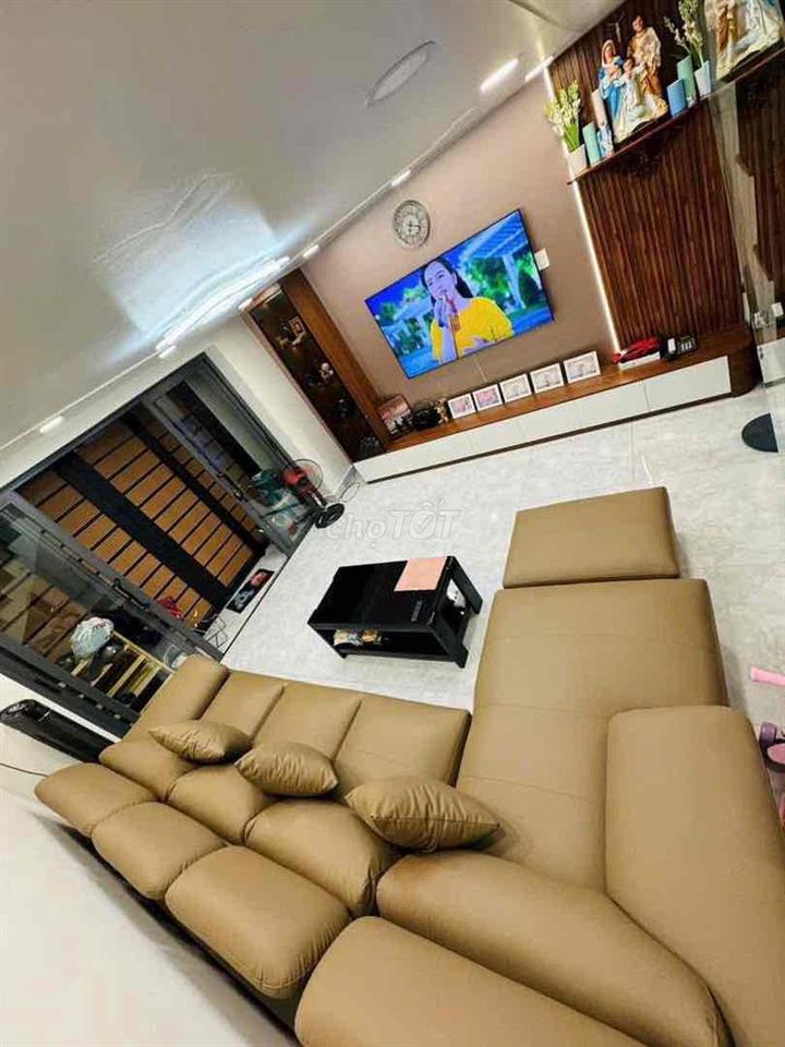 ngang 4m55 dài 8m 1 trệt 2 lầu  Đường sạch, ô tô ngủ trong nhà.