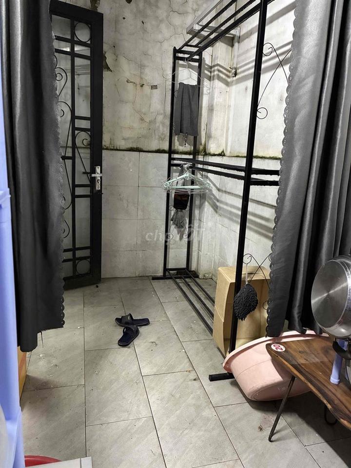 Cho thuê căn 2 phòng ngủ 1 phòng khách đầu tháng 10 trống