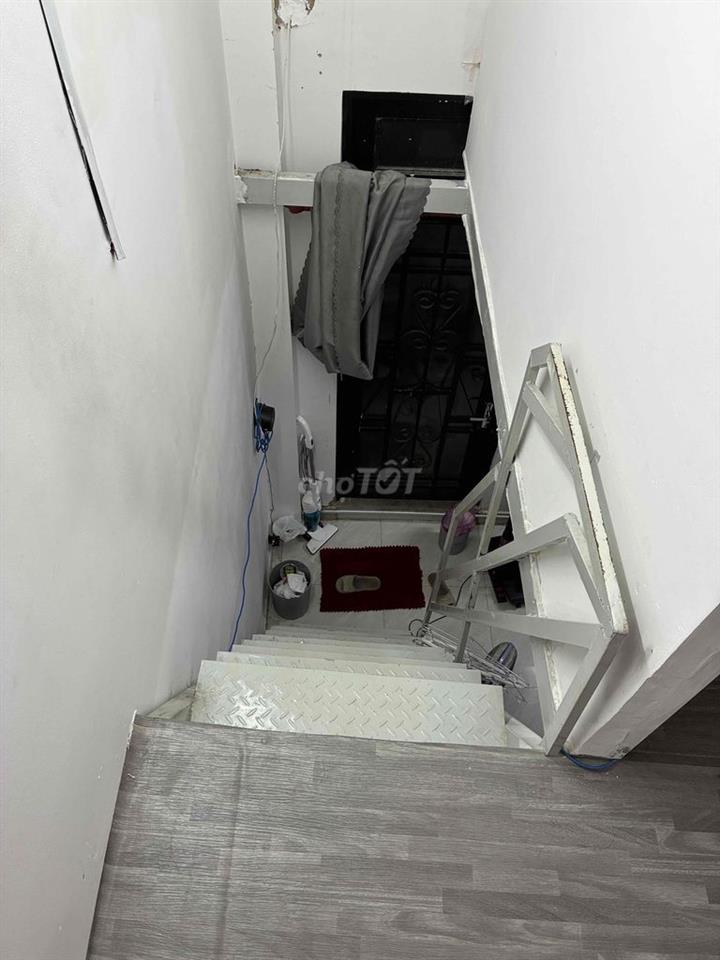 Cho thuê căn 2 phòng ngủ 1 phòng khách đầu tháng 10 trống