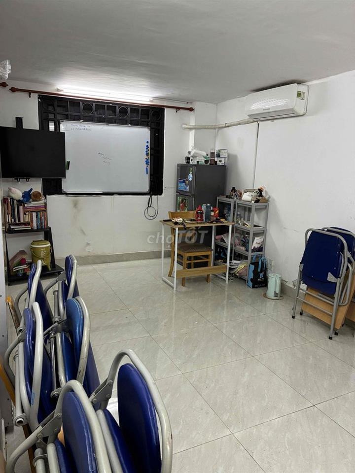 Cho thuê căn 2 phòng ngủ 1 phòng khách đầu tháng 10 trống