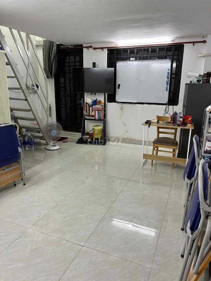 Cho thuê căn 2 phòng ngủ 1 phòng khách đầu tháng 10 trống