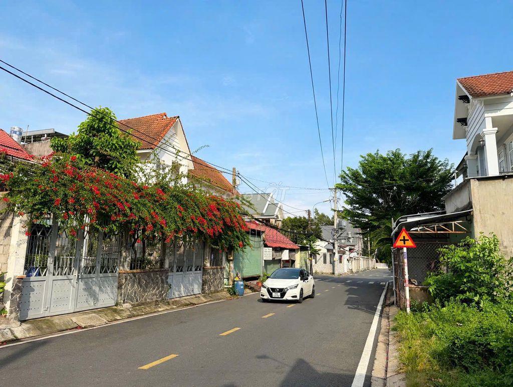 10x30 fulll thổ cư 570 triệu 300m2 ngay cầu vượt củ chi sổ hồng riêng