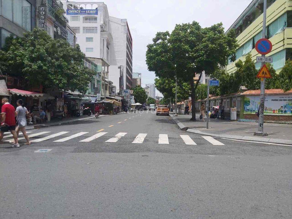 Cho thuê nhà góc 2 mặt tiền quận1
