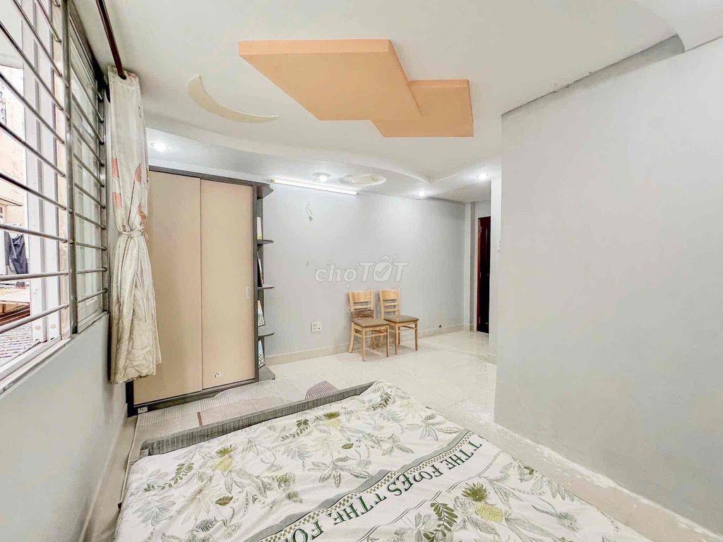 trọ rộng rãi có máy lạnh cửa sổ