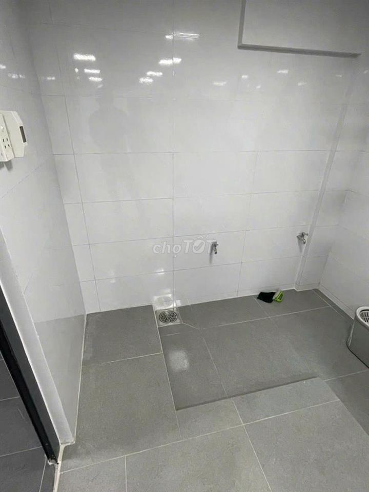 Bán căn hộ tầng trệt mặt tiền đường Đồng Đen, chung cư Bàu Cát 1