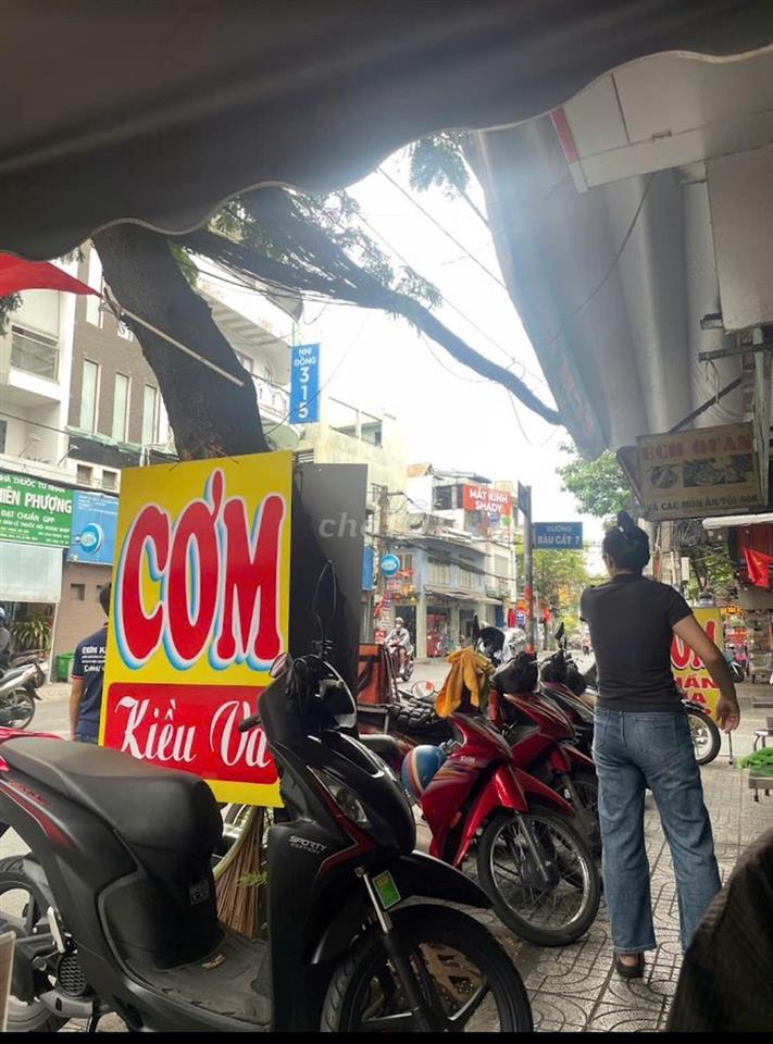 Cho thuê mặt bằng mặt tiền đường Đồng Đen, chung cư Bàu Cát 1