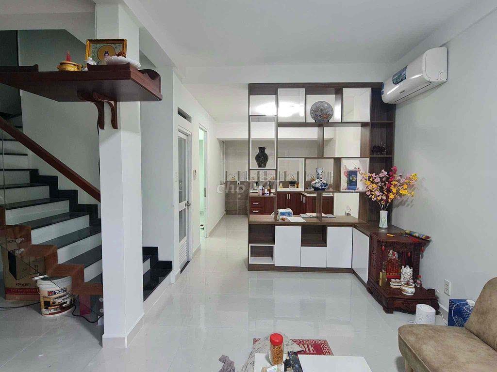 share lại 1 phòng nhà phố ehome 4
