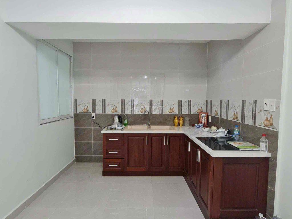 share lại 1 phòng nhà phố ehome 4