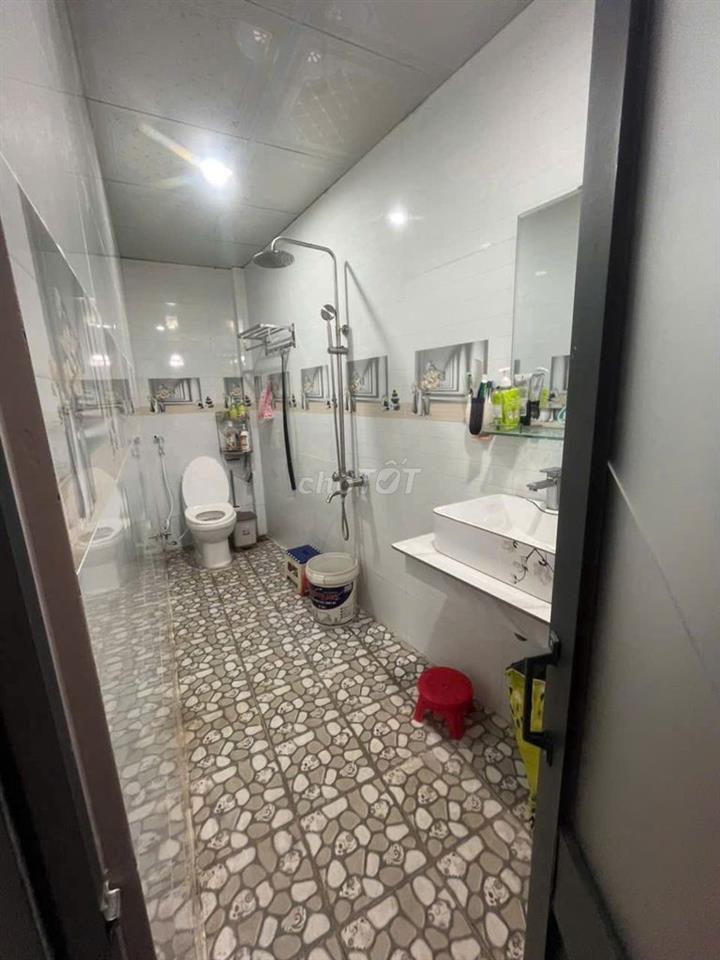 Nhà 1 trệt 1 lầu