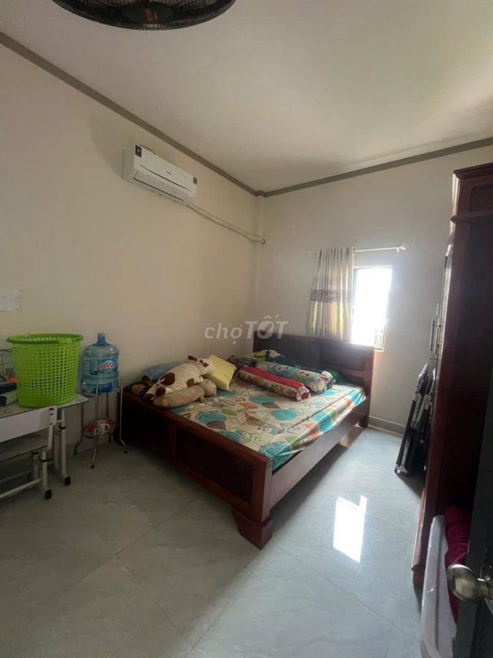 Nhà 1 trệt 1 lầu