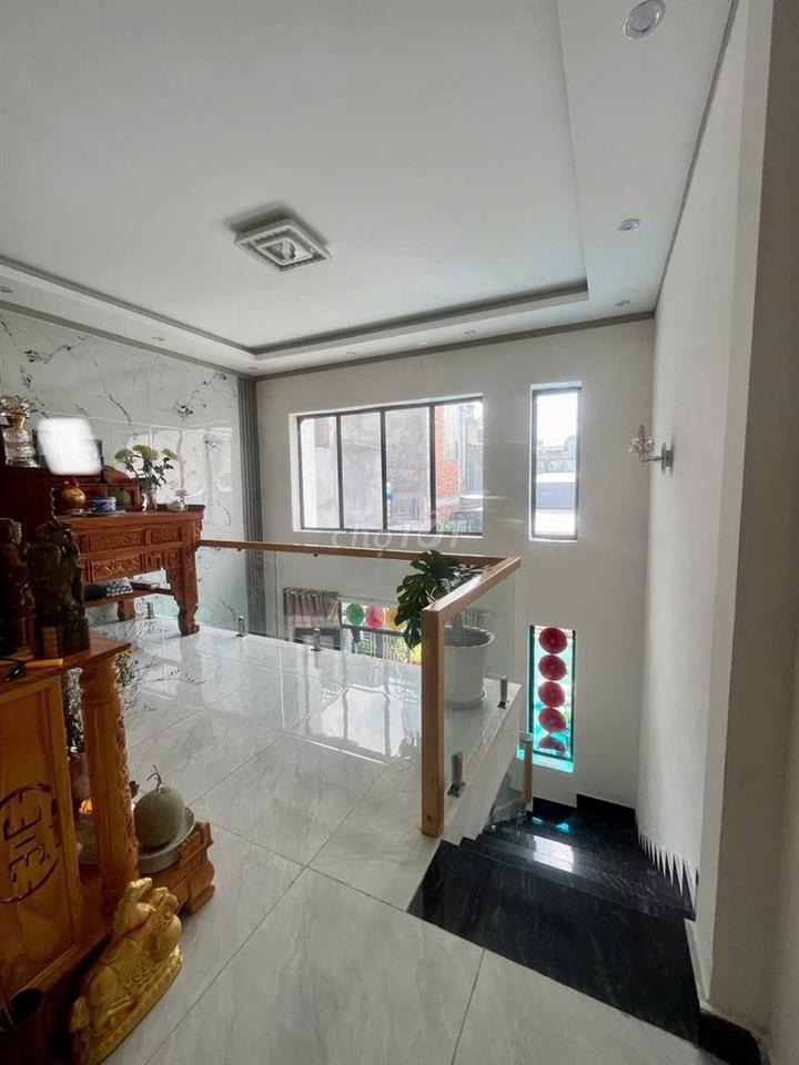 Nhà 1 trệt 1 lầu