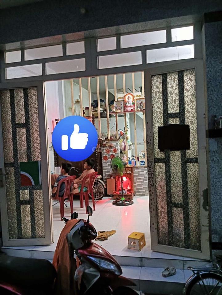 Cần bán nhà gần chợ hưng long ngay cổng chào 650triệu