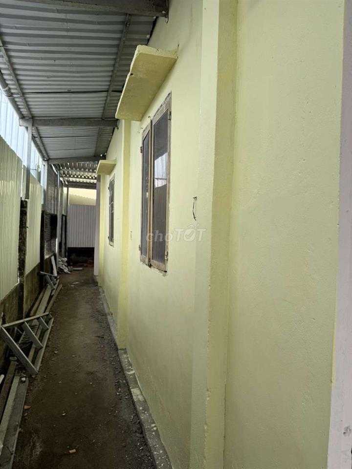 Bán đất ở khu dân cư có nhà cấp bốn