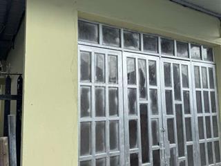 Bán đất ở khu dân cư có nhà cấp bốn