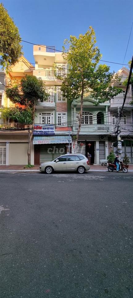 Chính chủ bán nhà 1 trệt, 3 lầu mặt tiền đường Tôn Thất Tùng