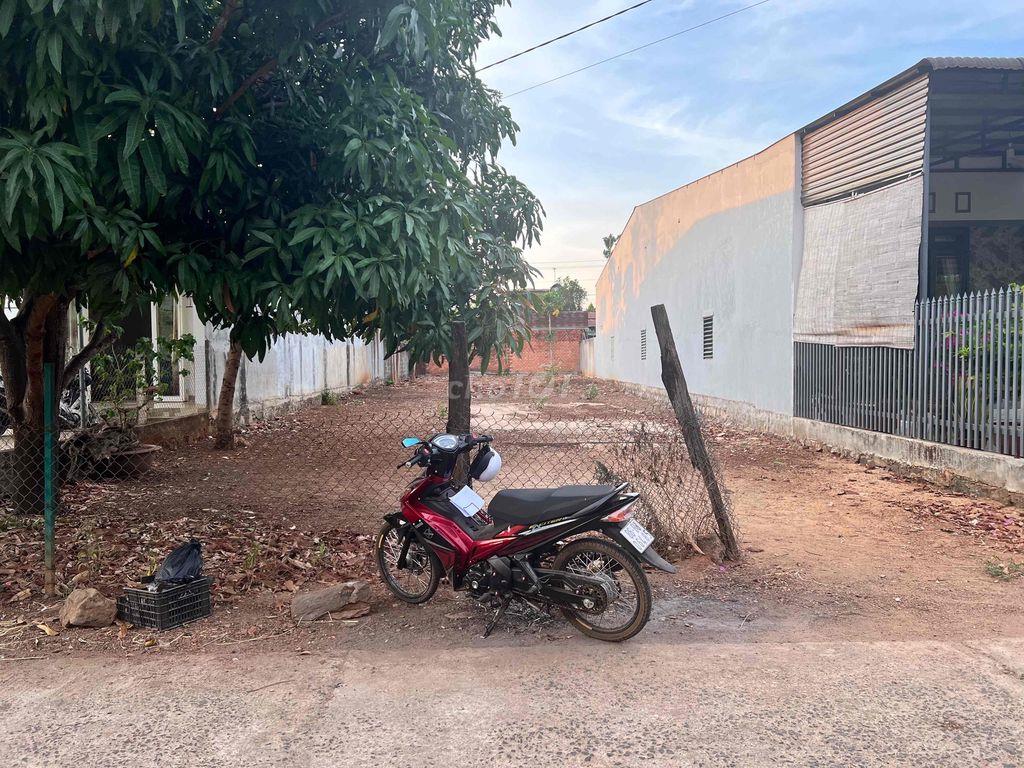 Cần bán đất đối diện chợ Đoàn Kết, xã Hoà Khánh cũ. cách trung tâm 9km