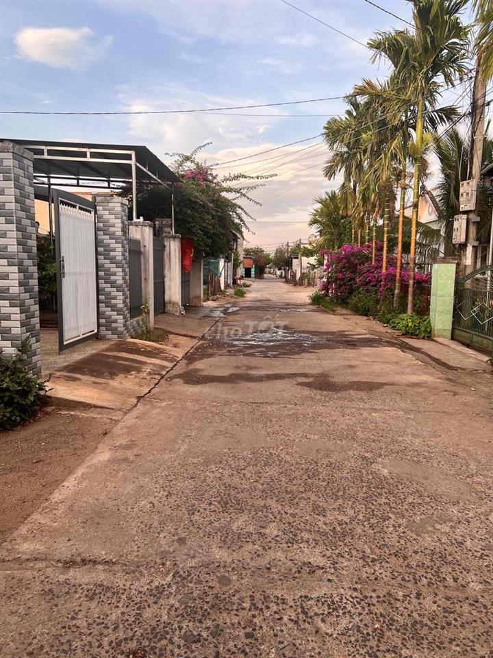 Cần bán đất đối diện chợ Đoàn Kết, xã Hoà Khánh cũ. cách trung tâm 9km