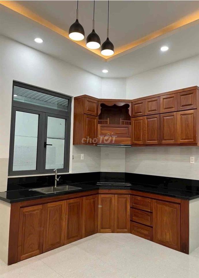 xe hơi ngủ nhà 6.3Tỉ. Nhà 3 tầng QL13 ngay Ngã tư Bình Phước 83.6m2.