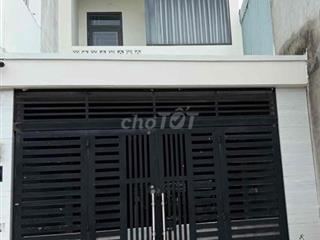 xe hơi ngủ nhà 6.3Tỉ. Nhà 3 tầng QL13 ngay Ngã tư Bình Phước 83.6m2.