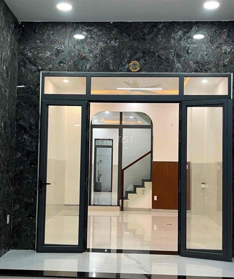 xe hơi ngủ nhà 6.3Tỉ. Nhà 3 tầng QL13 ngay Ngã tư Bình Phước 83.6m2.